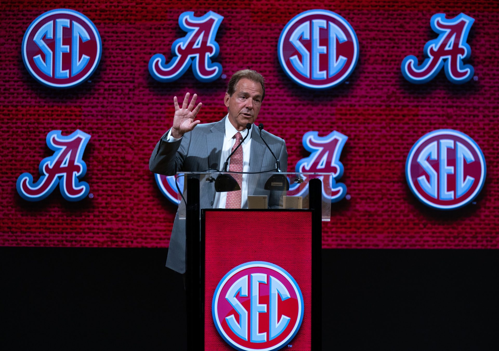 College Football World Reacts To Nick Saban S Retirement From Alabama