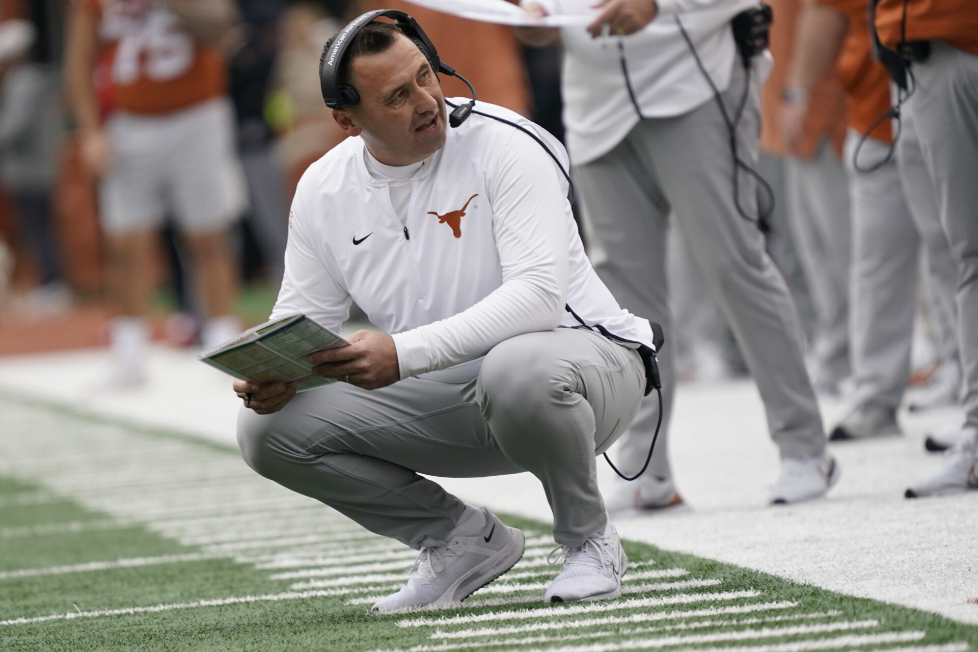 Texas Longhorns WR Agiye Hall enters transfer portal