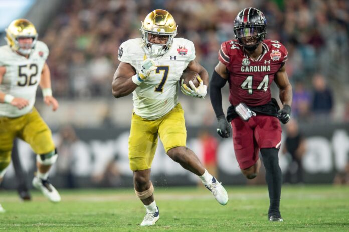 Notre Dame Fighting Irish running back Audric Estime (7) runs the ball past South Carolina.