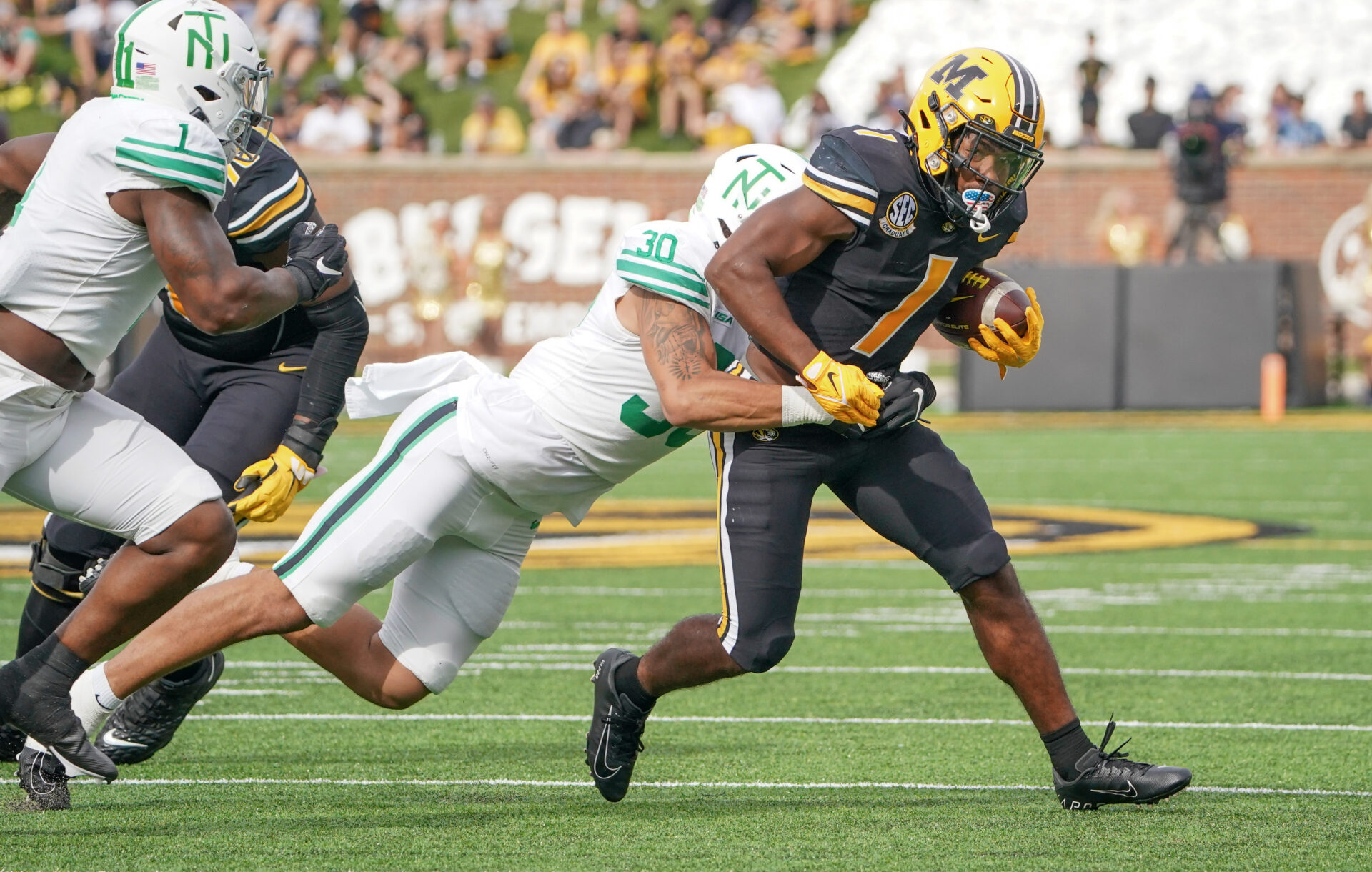 Larry Nixon transfers to