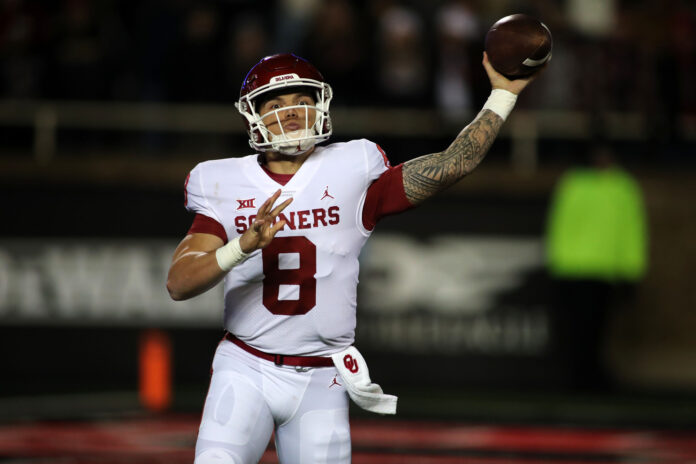 Oklahoma and Texas are the favorites in the early Big 12 season predictions