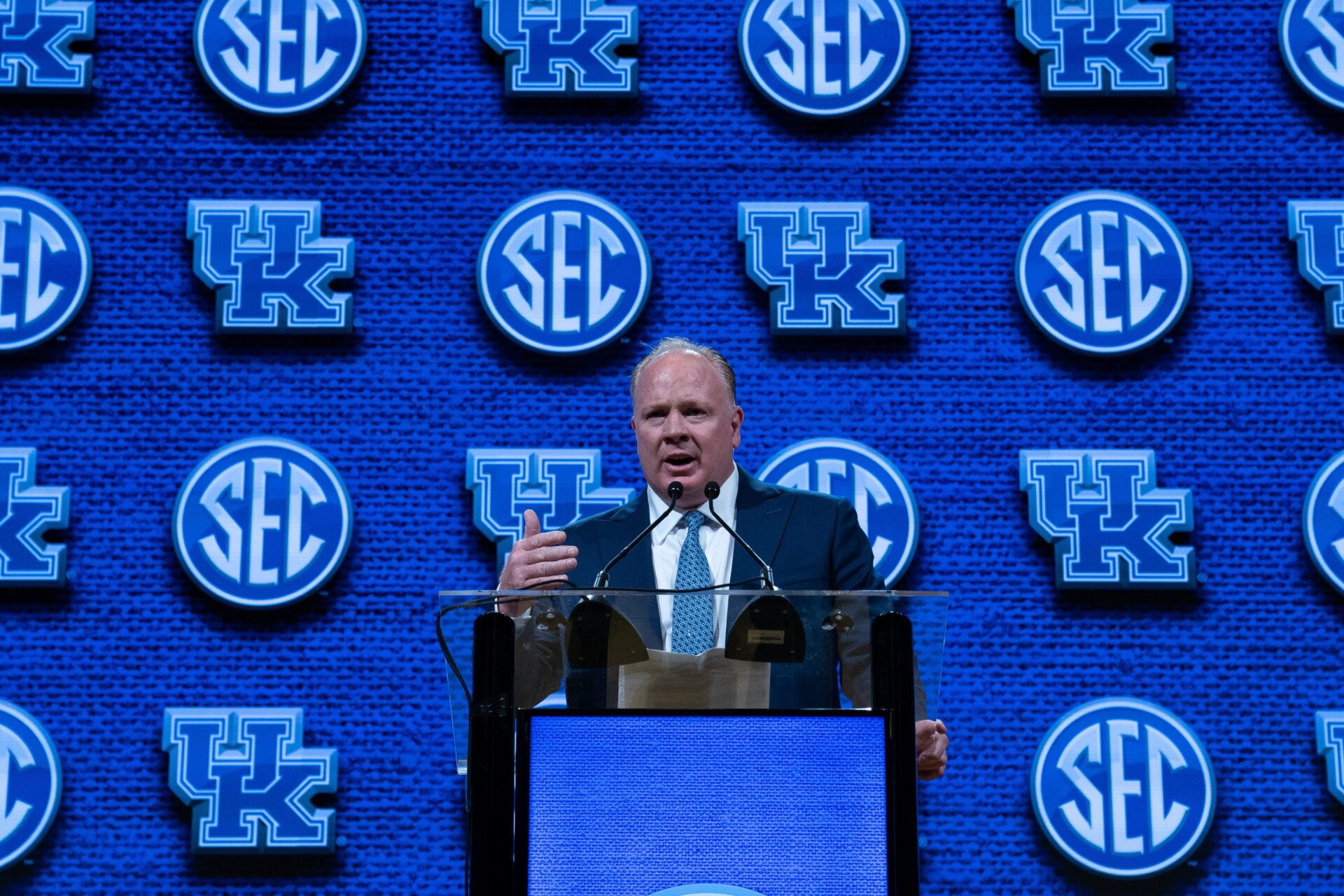 Kentucky season predictions are favorable early for Mark Stoops' squad