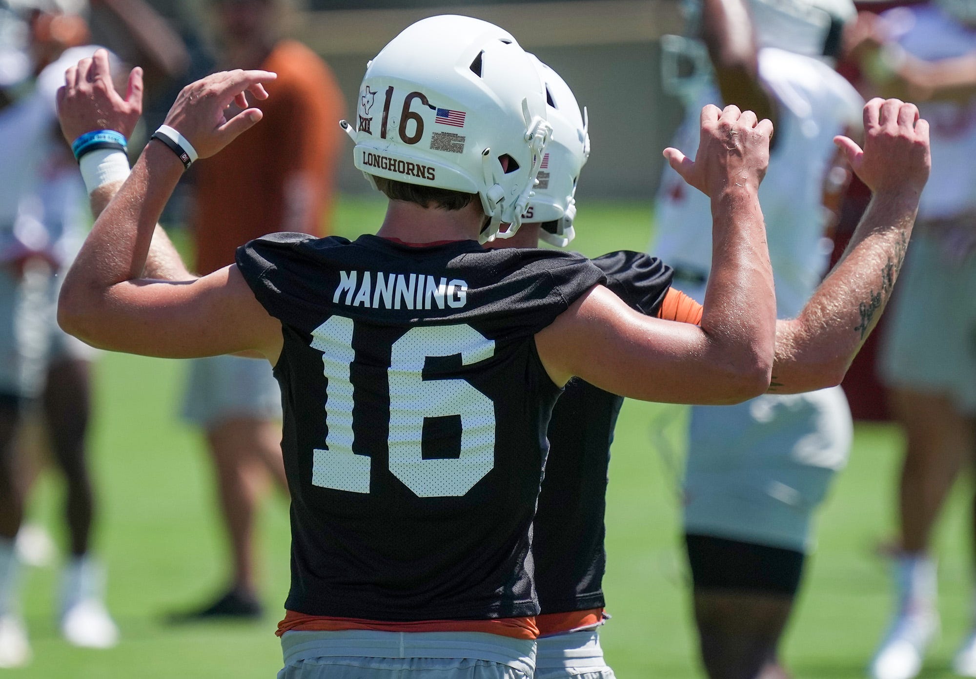 Top-ranked QB recruit Arch Manning commits to Texas