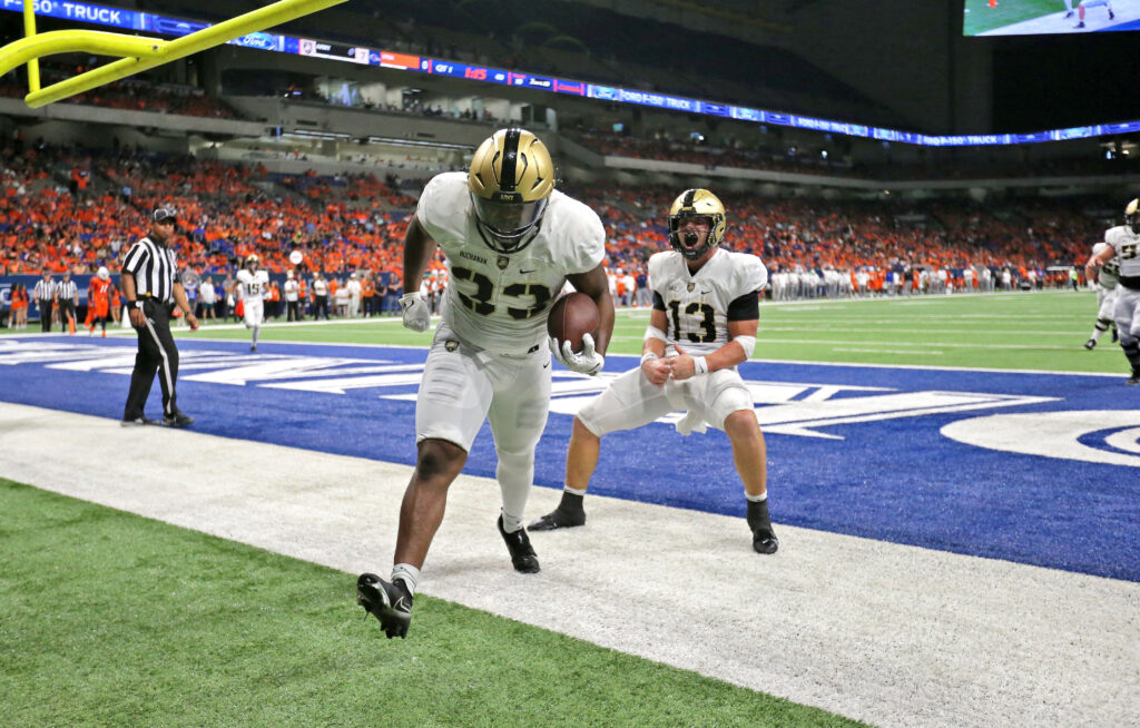 Army wide receiver Noah Short (15) runs for a touchdown during the