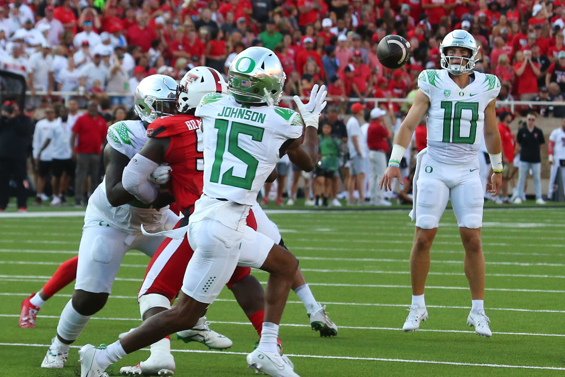 Bo Nix and Tez Johnson are once again on the same team, and it's paying dividends