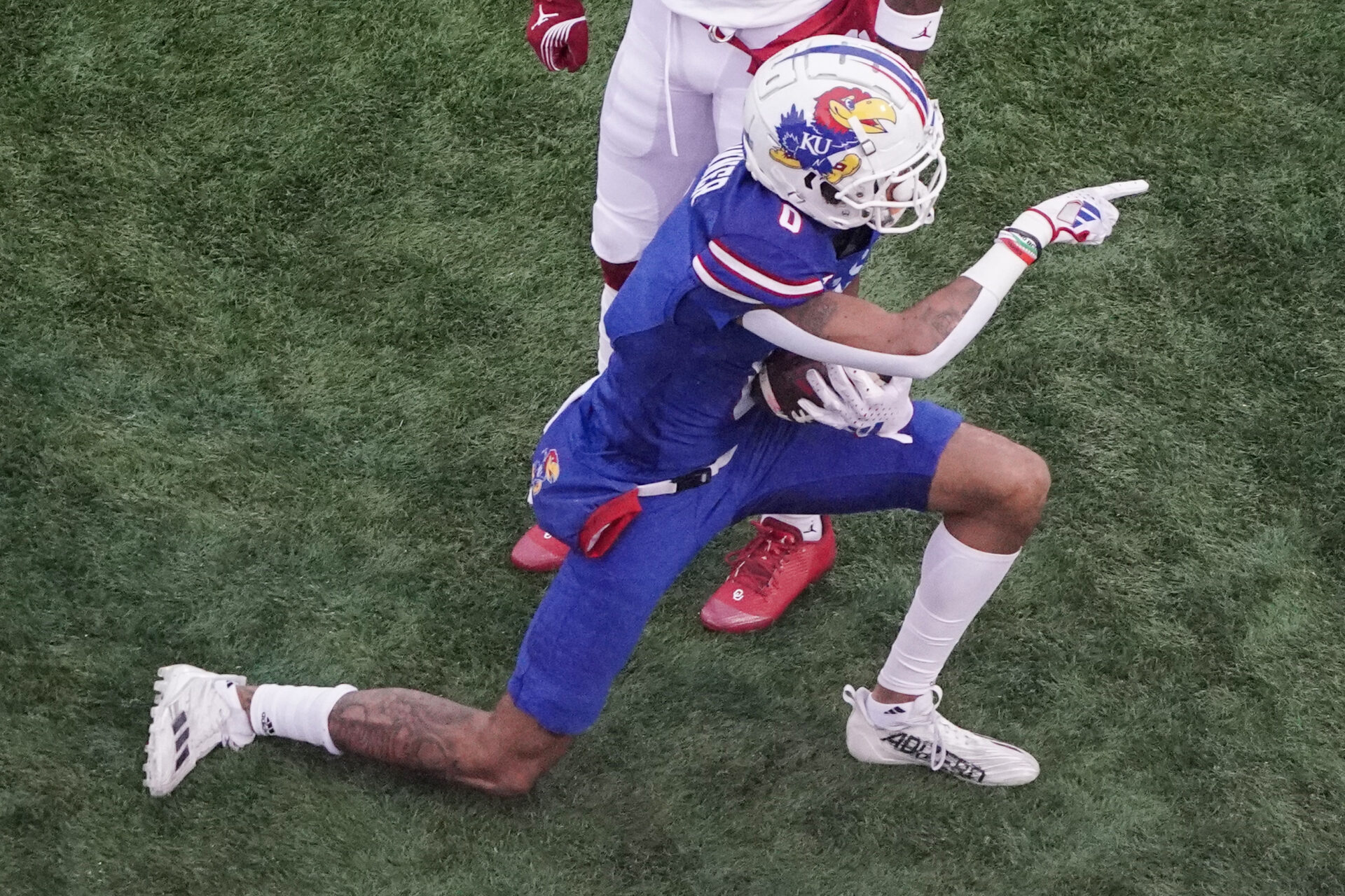 The Kansas Jayhawks did something they hadn't done in 26 years on Saturday, knocking the Oklahoma Sooners from the ranks of the unbeatens in the process.