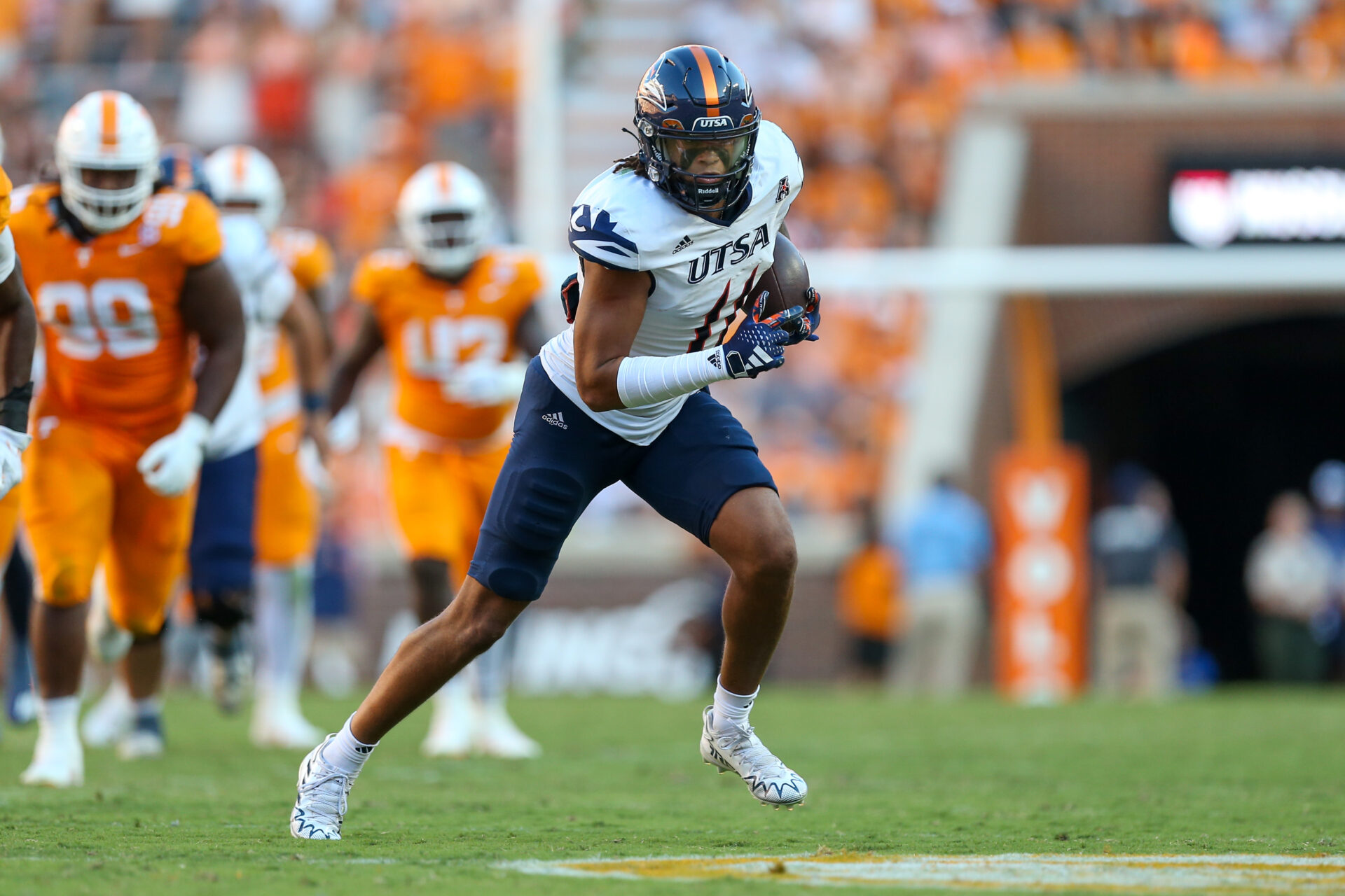 Can we interest anyone in a Friday night all-AAC clash? Step this way for the latest odds, DFS picks, and a UTSA vs. USF prediction.