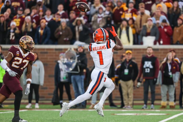 Illinois Fighting Illini wide receiver Isaiah Williams (1) catches a pass for a touchdown during the second half against the Minnesota Golden Gophers at Huntington Bank Stadium.