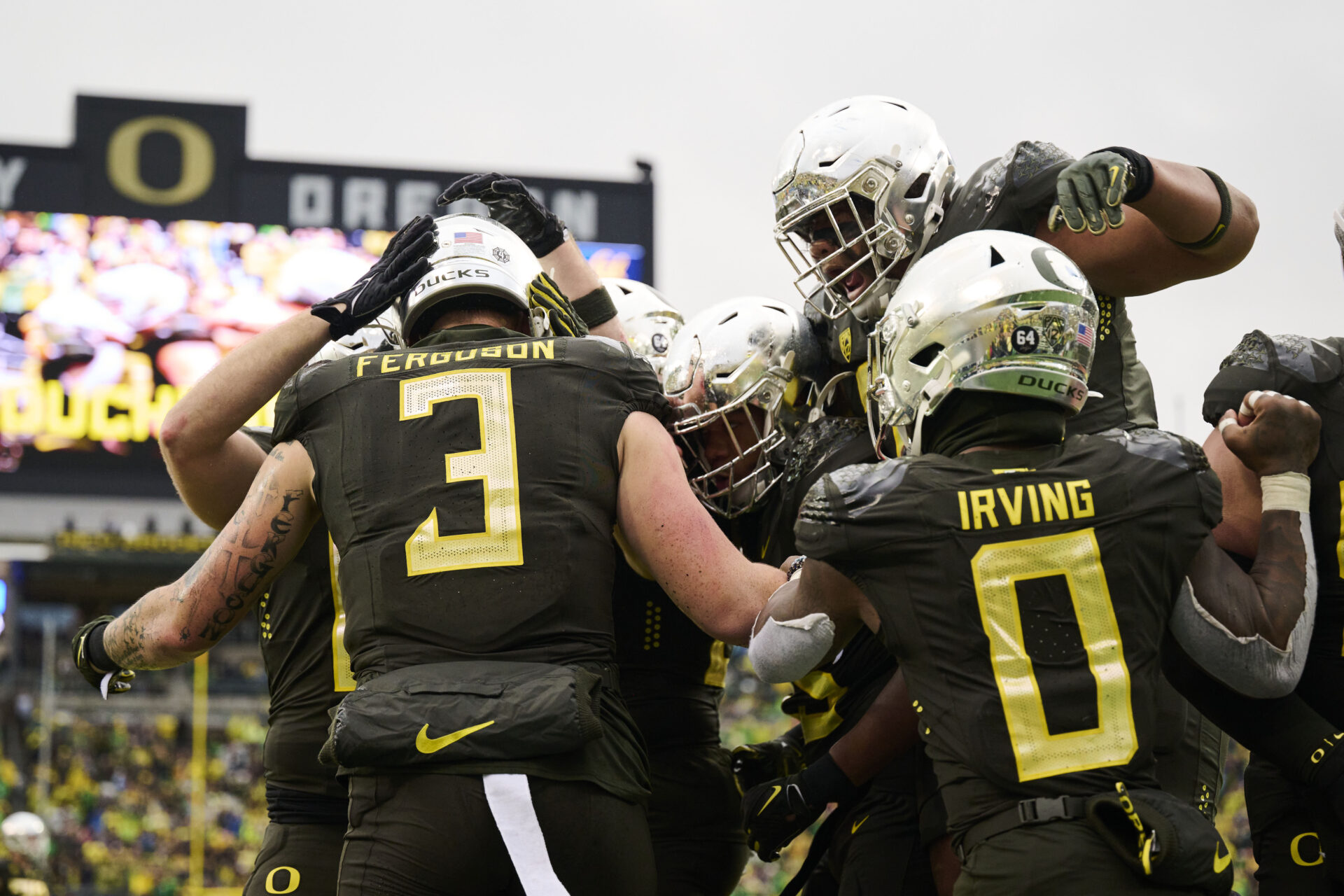 Oregon Ducks tight end Terrance Ferguson (3) celebrates with teammates after scoring a touchdown during the second half against the California Golden Bears at Autzen Stadium.