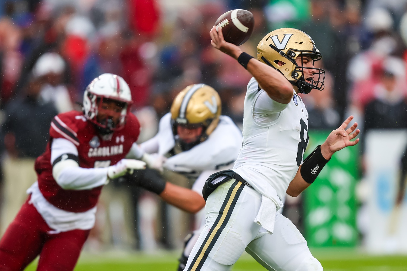 Vanderbilt Commodores quarterback Ken Seals (8) throws a pass against the South Carolina Gamecocks in the second quarter.