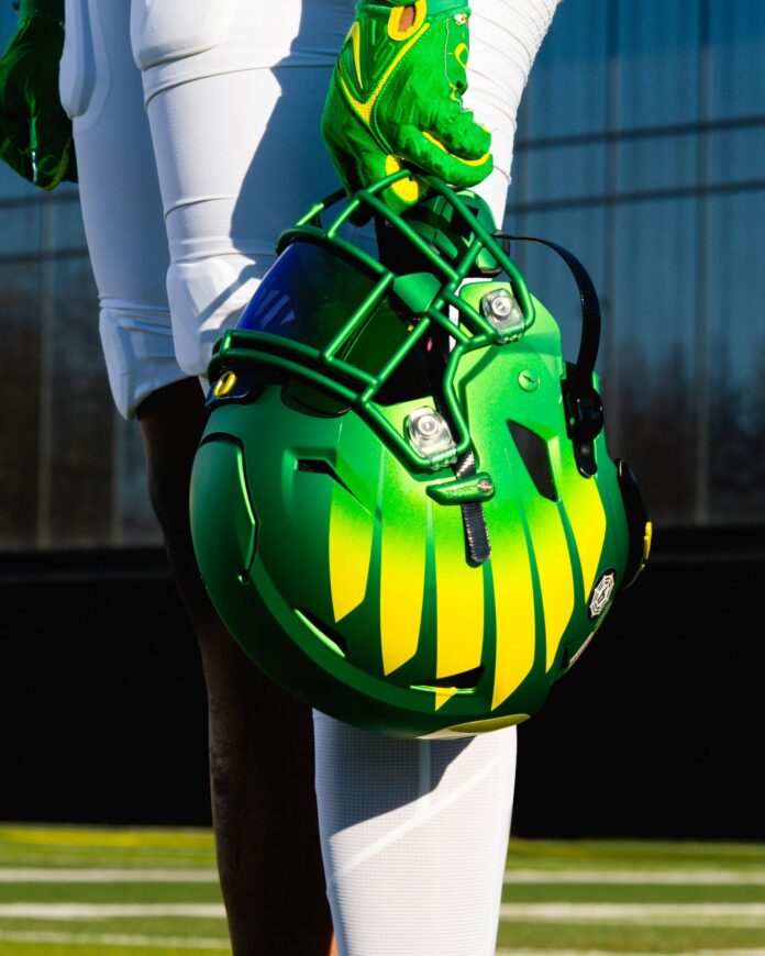 The Oregon uniforms for the Pac-12 Championship game are clean! What combination have the Ducks chosen ahead of their clash with Washington?