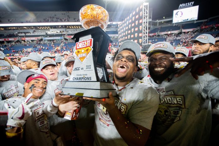 The Florida State Seminoles celebrate after defeating the Oklahoma Sooners 35-32 in the Cheez-It Bowl at Camping World Stadium on Thursday, Dec. 29, 2022.