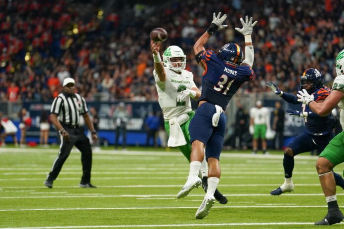 North Texas Mean Green quarterback Austin Aune (2) passes in front of UTSA Roadrunners linebacker Trey Moore (31) in the second half at the Alamodome.