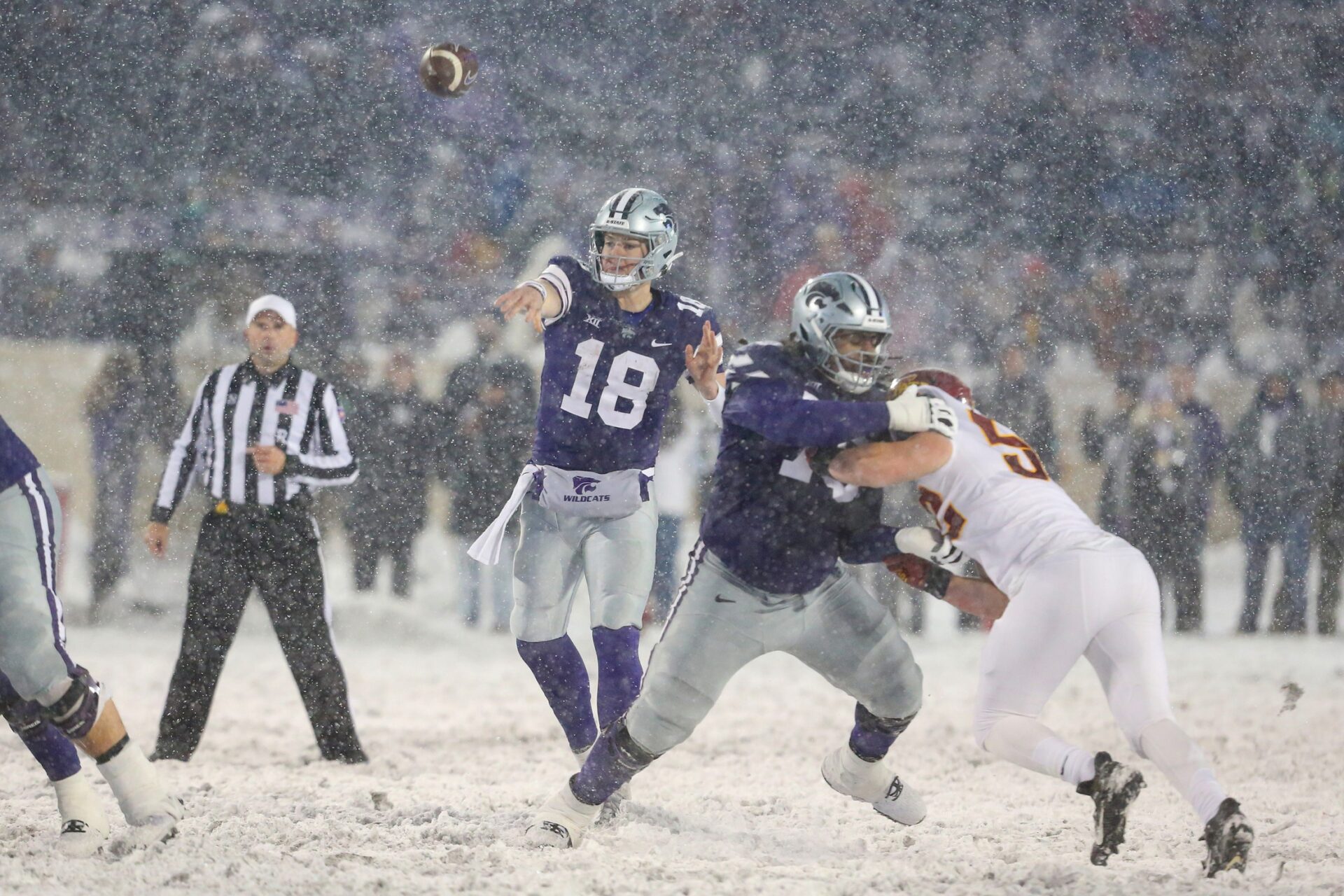 Kansas State Wildcats quarterback Will Howard (18) passes the ball during the fourth quarter against the Iowa State Cyclones at Bill Snyder Family Football Stadium.