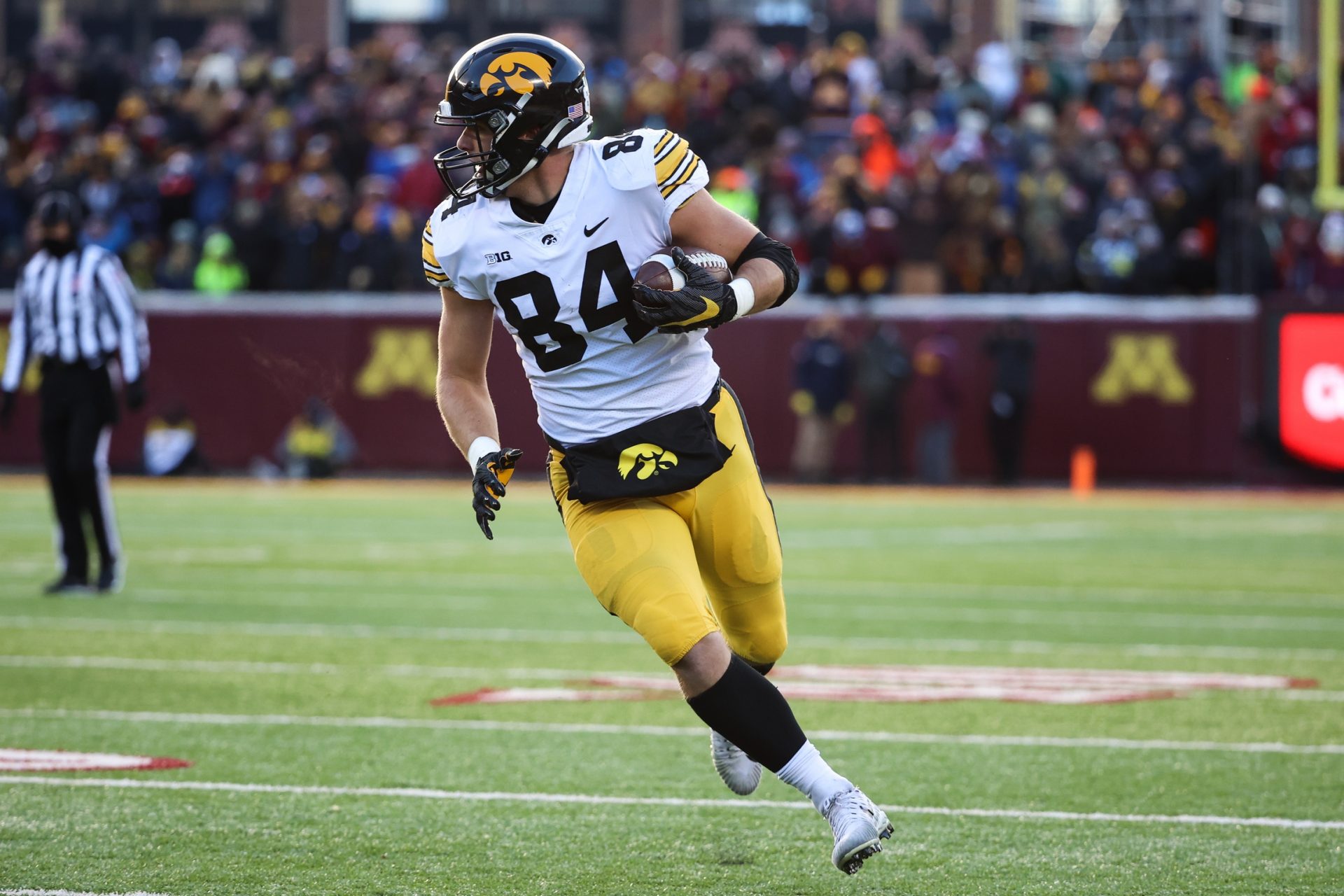 Iowa Hawkeyes tight end Sam LaPorta (84) runs with the ball against the Minnesota Golden Gophers during the first quarter at Huntington Bank Stadium.
