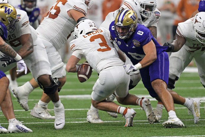 The Texas offense had quite the scare in the third quarter of the Sugar Bowl when starting QB Quinn Ewers was briefly banged up. What's the latest on Ewers' injury?