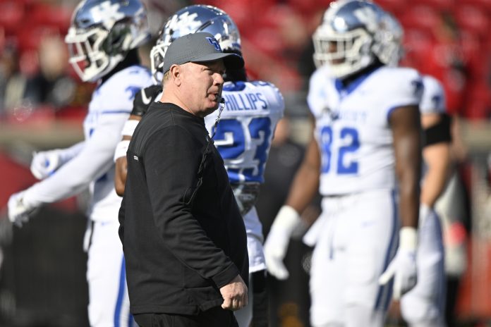 Kentucky Wildcats head coach Mark Stoops watches warmups before the first half against the Louisville Cardinals at L&N Federal Credit Union Stadium.
