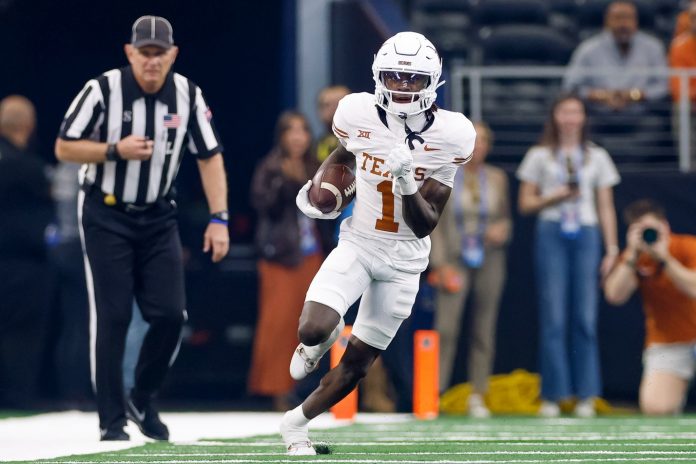 Texas Longhorns wide receiver Xavier Worthy (1) runs with the ball during the first quarter against the Oklahoma State Cowboys at AT&T Stadium.
