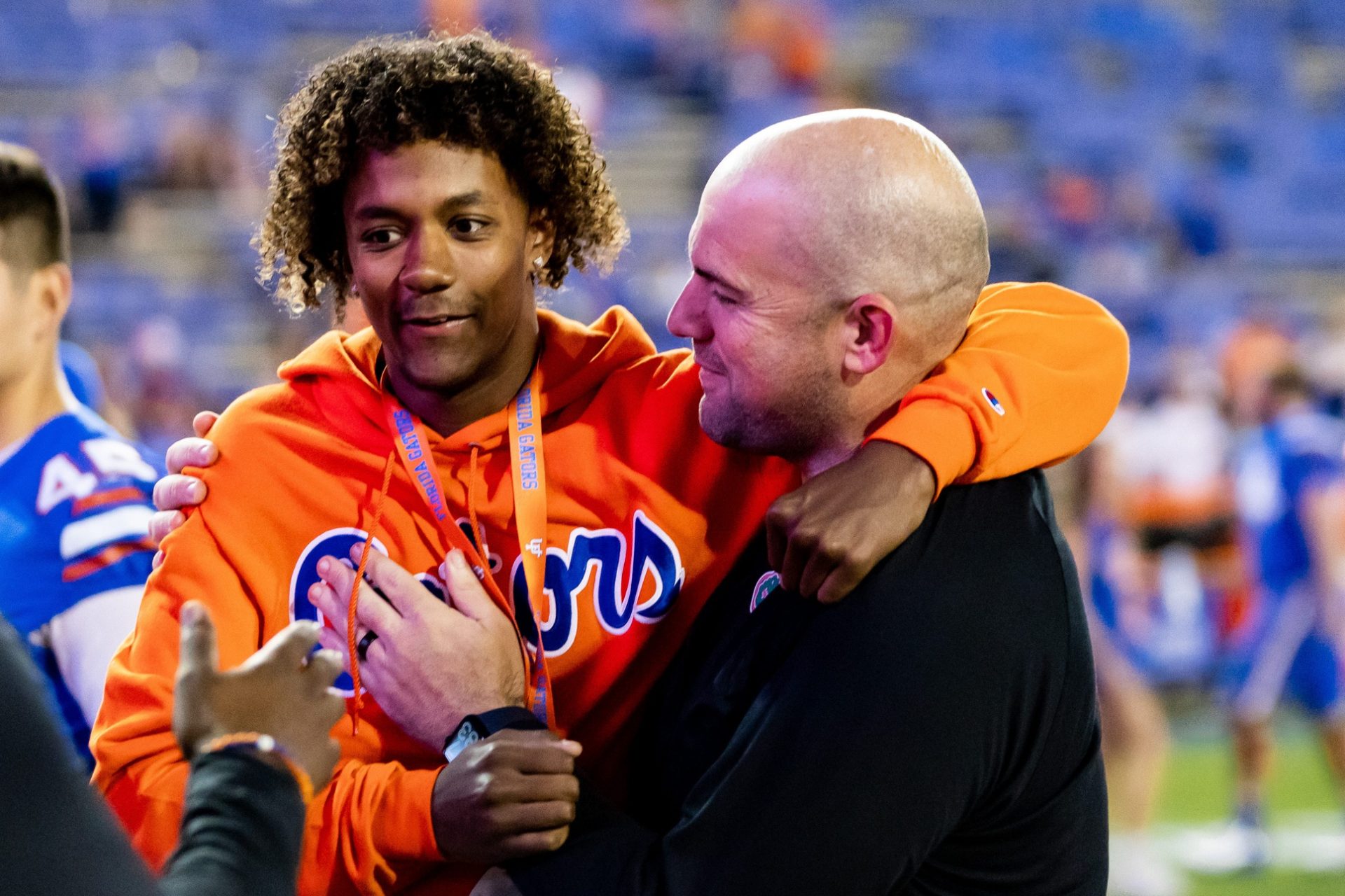 Florida Gators offensive coordinator Rob Sale hugs Florida Gators recruit Jaden Rashada after the game against the South Carolina Gamecocks at Steve Spurrier Field at Ben Hill Griffin Stadium in Gainesville, FL on Saturday, November 12, 2022.