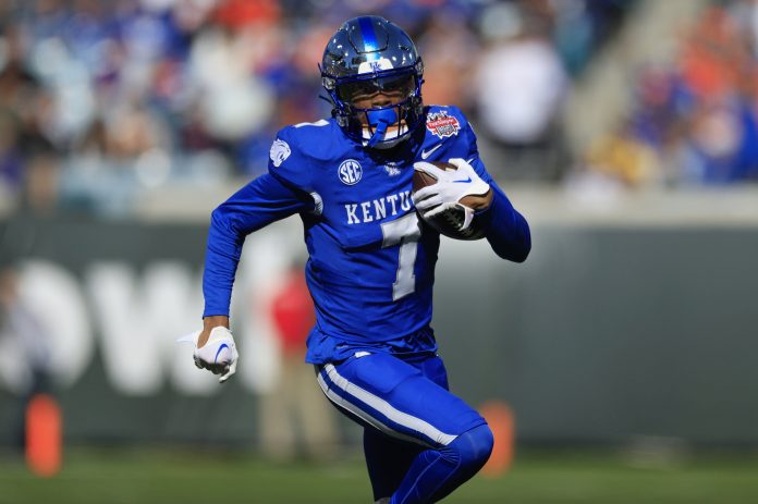 Kentucky Wildcats wide receiver Barion Brown (7) scores a touchdown during the first quarter of an NCAA football matchup in the TaxSlayer Gator Bowl.