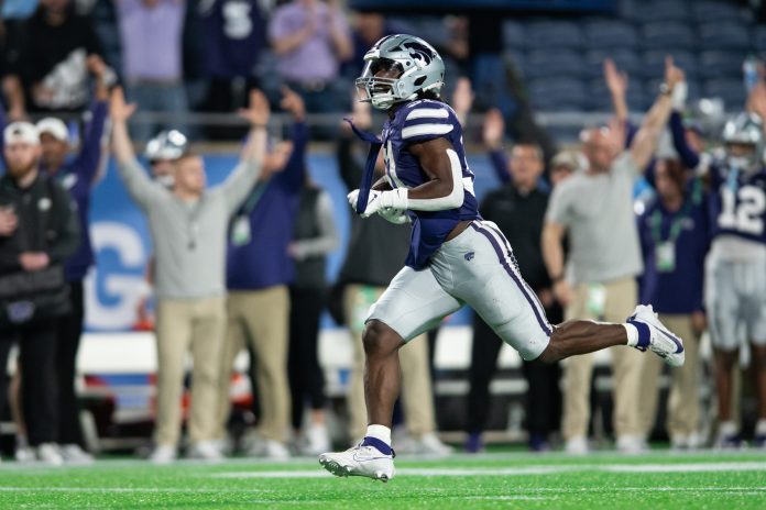 Kansas State running back DJ Giddens (31) runs for the touchdown against NC State in the first quarter at Camping World Stadium.