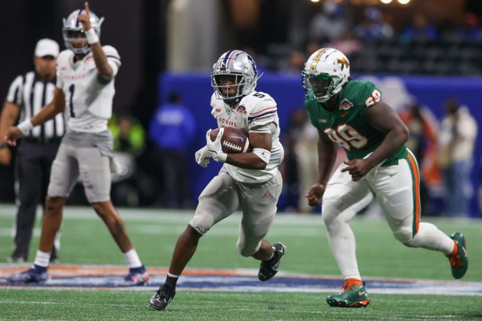 Howard Bison running back Eden James (5) runs the ball against the Florida A&M Rattlers in the first half at Mercedes-Benz Stadium.