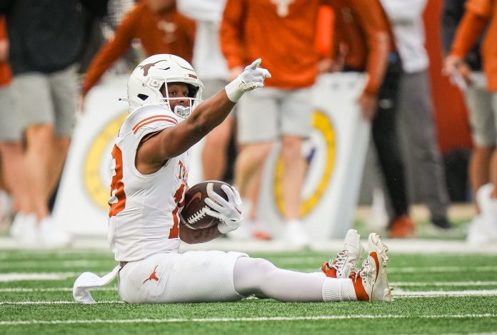 Texas Longhorns WR Ryan Niblett (18) signals a first down.