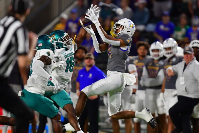 San Jose State Spartans wide receiver Charles Ross (4) fights for the ball against Coastal Carolina Chanticleers cornerback Matthew McDoom (16) and safety Tobias Fletcher (4) during the second quarter of the Easypost Hawaii Bowl at Clarence T.C. Ching Athletics Complex.