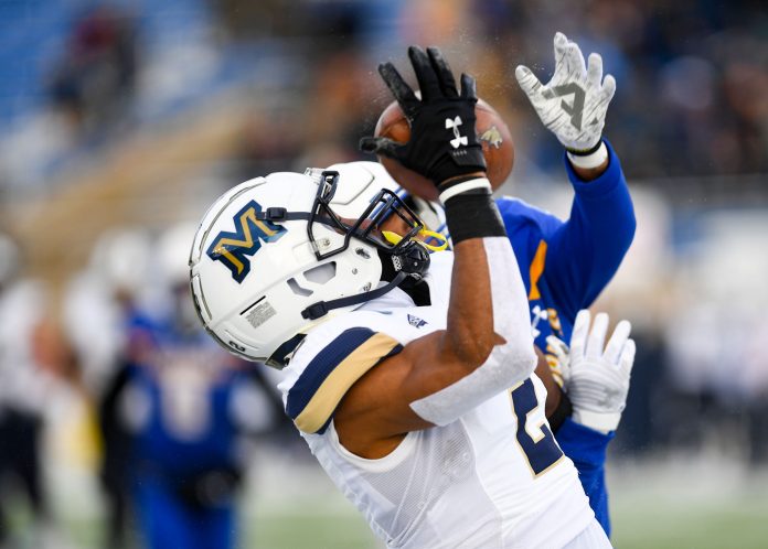 Montana State’s Clevan Thomas makes a catch in the FCS semifinal game against South Dakota State on Saturday, December 17, 2022, at Dana J. Dykhouse Stadium in Brookings, SD. Fcs Semifinals 004