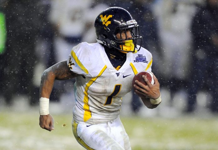 West Virginia Mountaineers wide receiver Tavon Austin (1) runs with the ball during the second quarter against the Syracuse Orange at the 2012 New Era Pinstripe Bowl at Yankee Stadium. Mandatory Credit: Rich Barnes-USA TODAY Sports