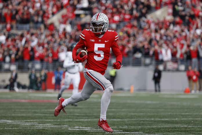 Ohio State Buckeyes wide receiver Garrett Wilson (5) runs the ball for a touchdown in the first half against the Michigan State Spartans at Ohio Stadium.