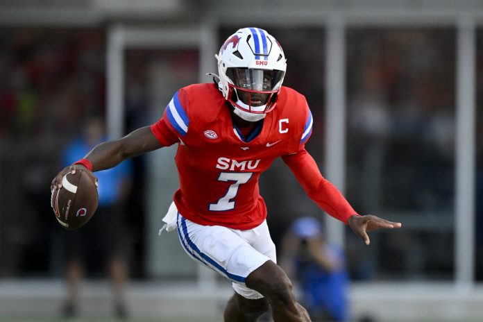 Southern Methodist Mustangs quarterback Kevin Jennings (7) in action during the game between the Southern Methodist Mustangs and the Brigham Young Cougars at Gerald J. Ford Stadium.