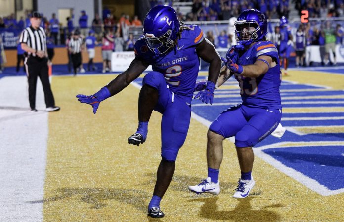 Boise State Broncos running back Ashton Jeanty (2) strikes the Heisman pose during the second half against the Washington State Cougars at Albertsons Stadium. Boise State defeats Washington State 45-24.