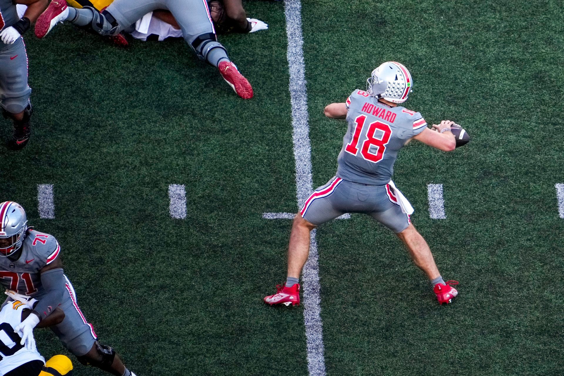 Ohio State Buckeyes quarterback Will Howard (18) makes a pass in the third quarter on Saturday.