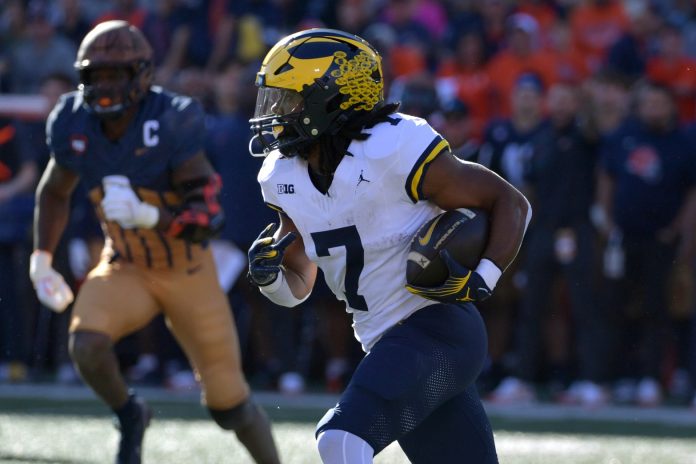 Michigan Wolverines running back Donovan Edwards (7) runs the ball against the Illinois Fighting Illini during the first half at Memorial Stadium.