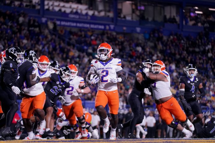 Boise State Broncos running back Ashton Jeanty (2) runs for a touchdown against the San Jose State Spartans in the second quarter at CEFCU Stadium.