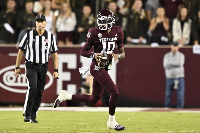 Texas A&M Aggies quarterback Marcel Reed (10) runs the ball during the first half against the New Mexico State Aggies at Kyle Field.