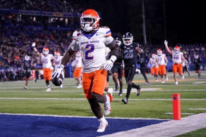 Boise State Broncos running back Ashton Jeanty (2) runs for a touchdown against the San Jose State Spartans in the third quarter at CEFCU Stadium.