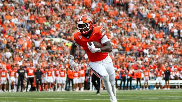 There are multiple reports following the status of star Bowling Green TE Harold Fannin Jr. and his latest injury status, none of which were clear ahead of kickoff.