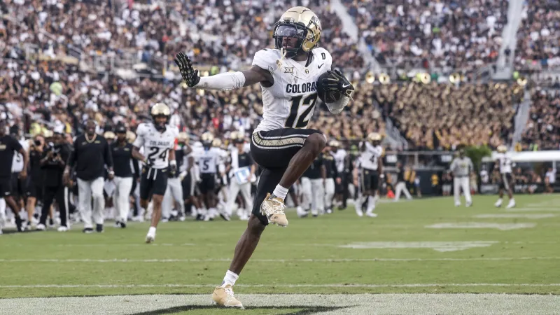 Former all-time college great Charles Woodson gave a ton of praise to Colorado CB/WR Travis Hunter, picking him as the easy Heisman Trophy winner.