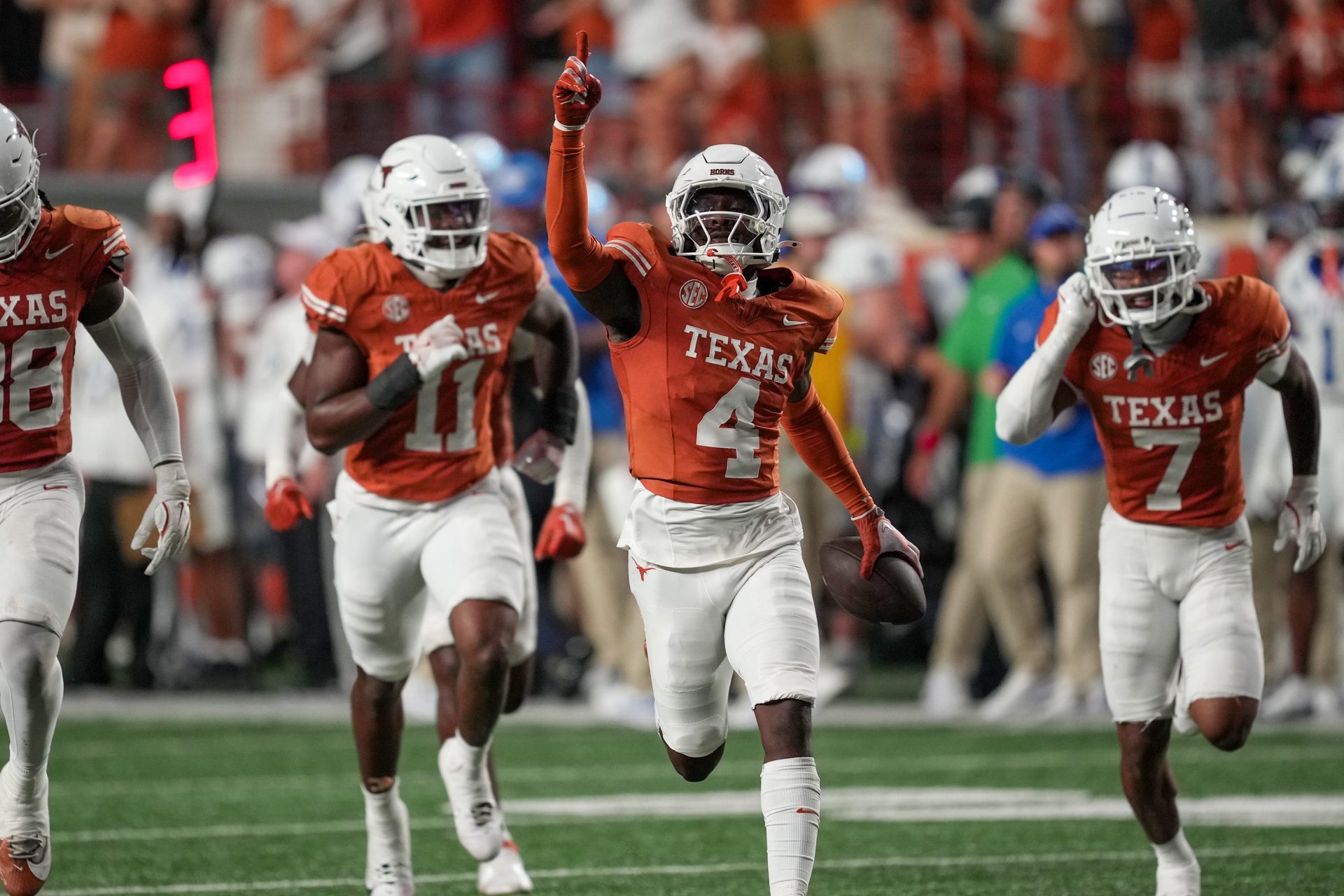 Texas vs. Texas A&M Prediction Nic Scourton, Shemar Stewart Keys to