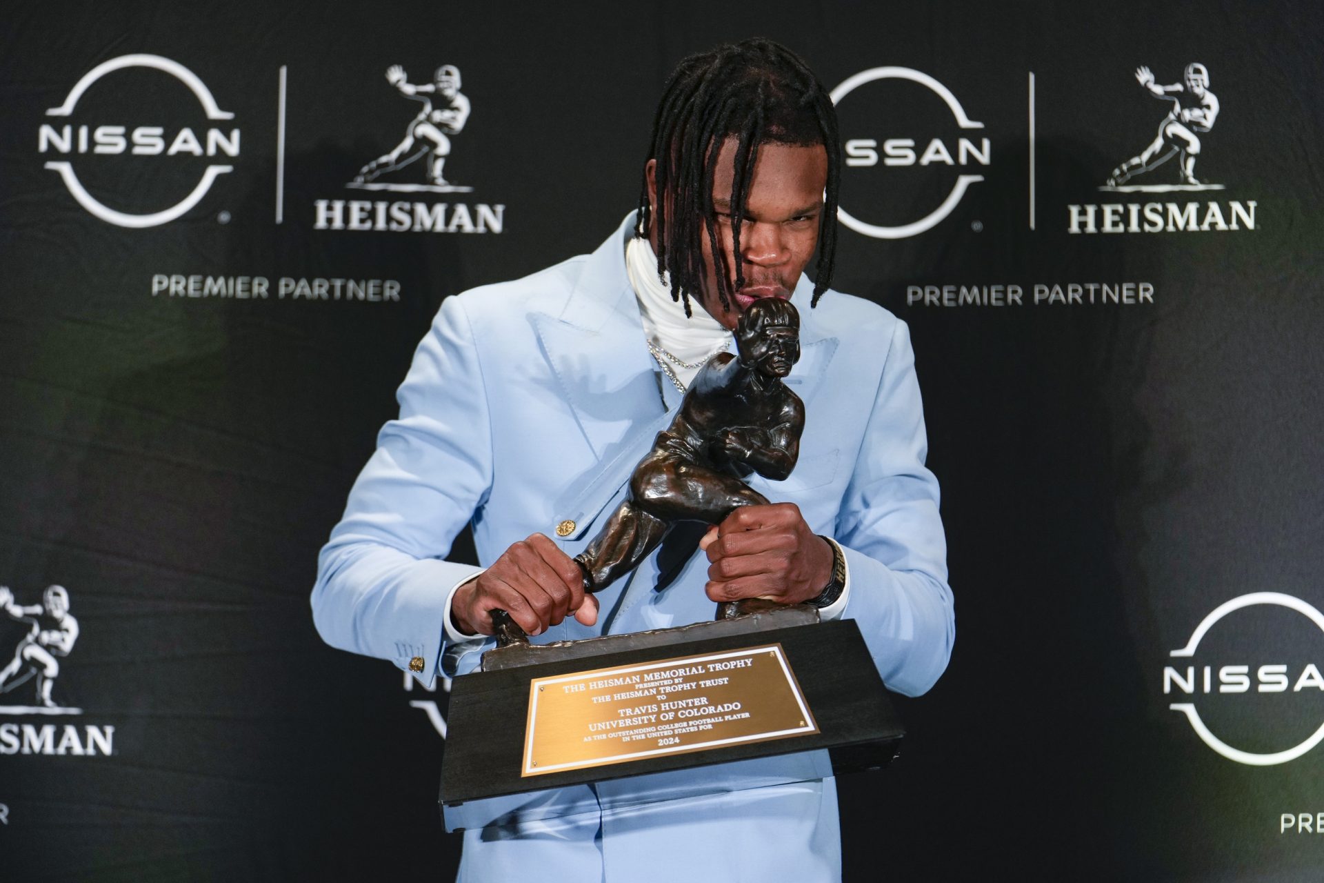 How the Heisman Trophy Showcases the Importance of the College Football Transfer Portal