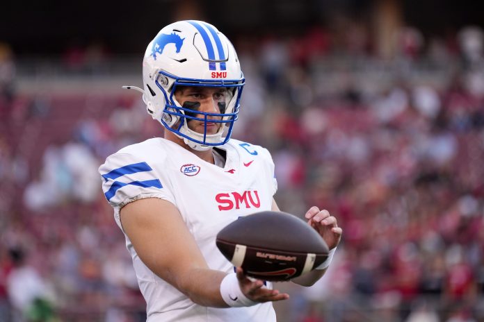 The SMU Mustangs have struggled early on against Penn State, urging some fans to call for a quarterback change from Kevin Jennings to Preston Stone.