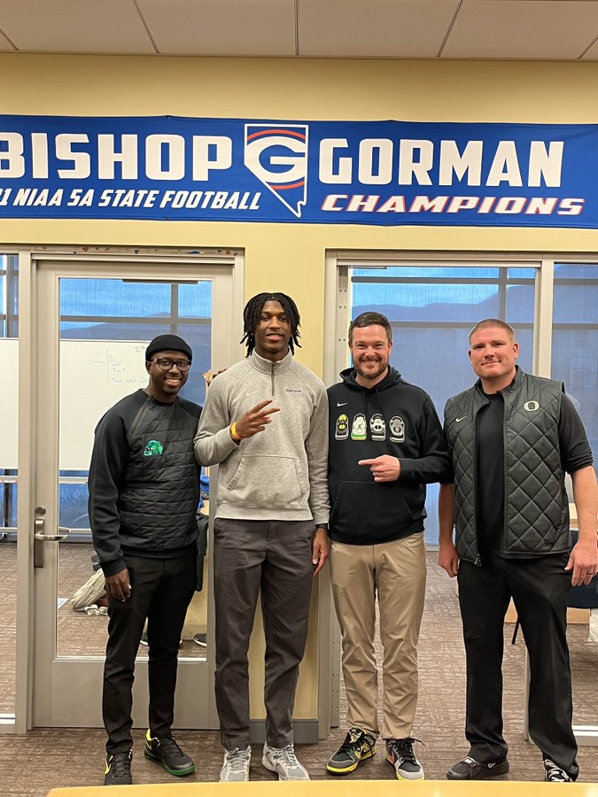 Ducks's head coach Dan Lanning visits Kobi Bryant's talented nephew, Jet Washington, in a decisive gathering move to strengthen the Ducks team for the future.