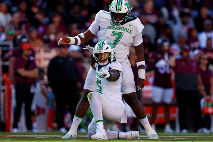 Marshall star edge rusher Mike Green put a 1-on-1 rep on display against a top tackle prospect at the 2025 Senior Bowl that left fans in awe.