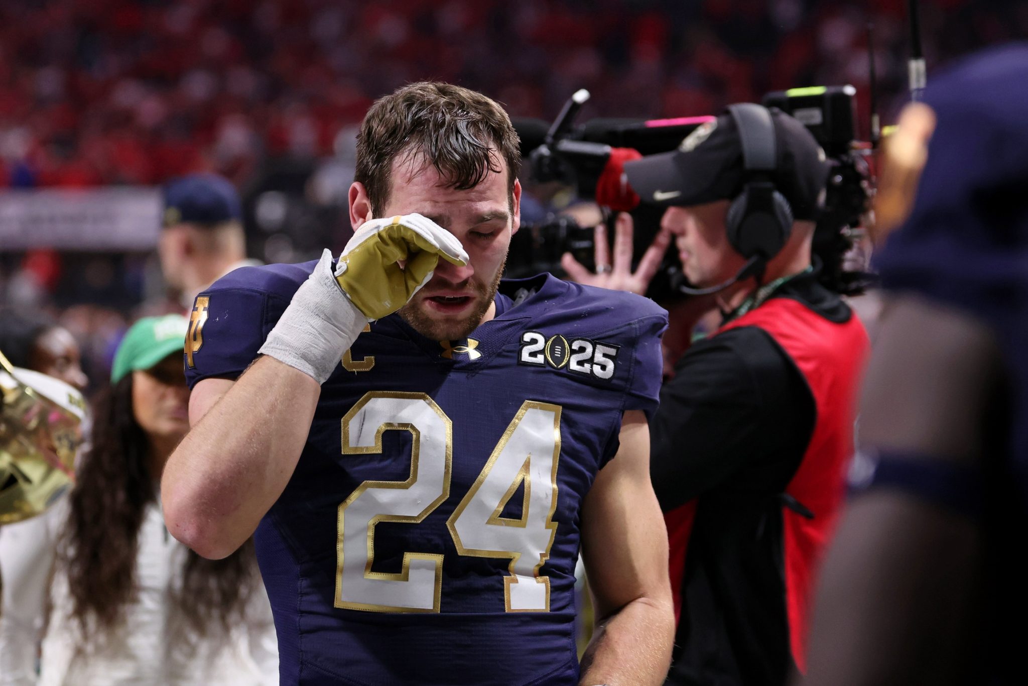 Notre Dame LB Gets TearyEyed at Postgame Presser After Fighting Irish