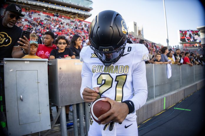 Colorado Buffalos safety Shilo Sanders (21) signs autographs during the fourth quarter against the Arizona Wildcats at Arizona Stadium.