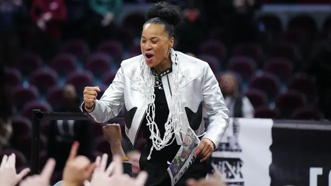 Dawn Staley details a hilarious story about recruiting Paige Bueckers and how the Gamecocks plan to defend her in their anticipated matchup.