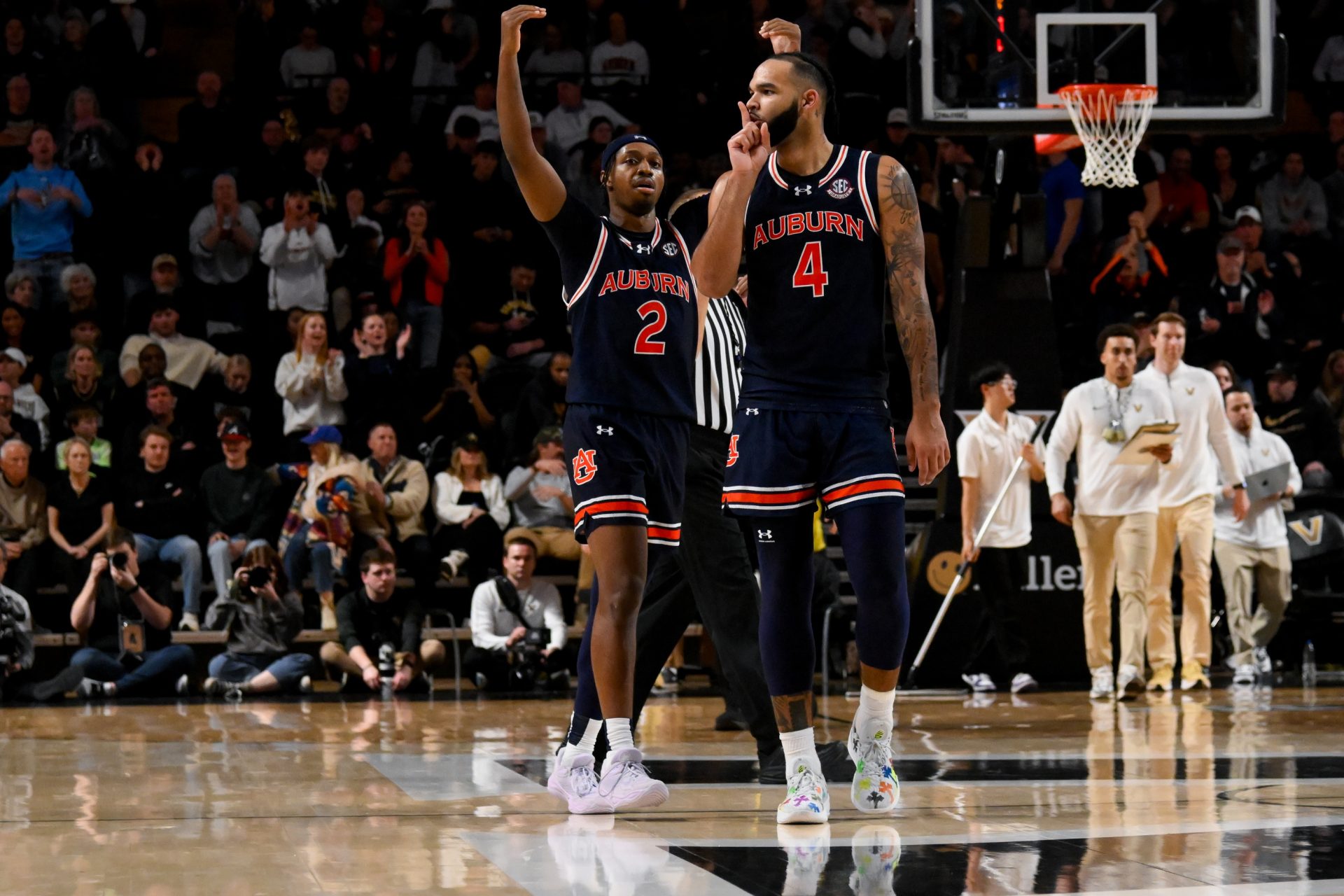 Auburn Tigers forward Johni Broome (4) gestures to the Vanderbilt Commodores student section after Vanderbilt Commodores calls time out during the second half at Memorial Gymnasium.