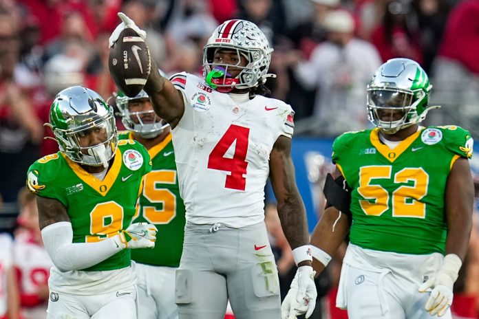 Ohio State wide receiver Jeremiah Smith (4) celebrates a first-down catch against Oregon during the 2025 Rose Bowl in Pasadena, Calif.